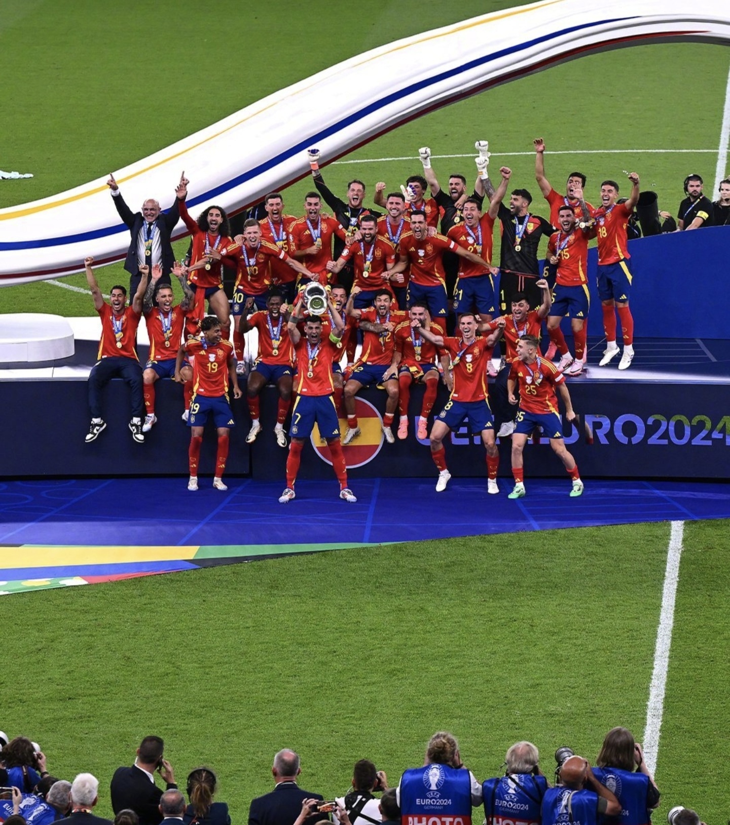 精采较量！欧洲杯资格赛中多支球队展现非凡实力