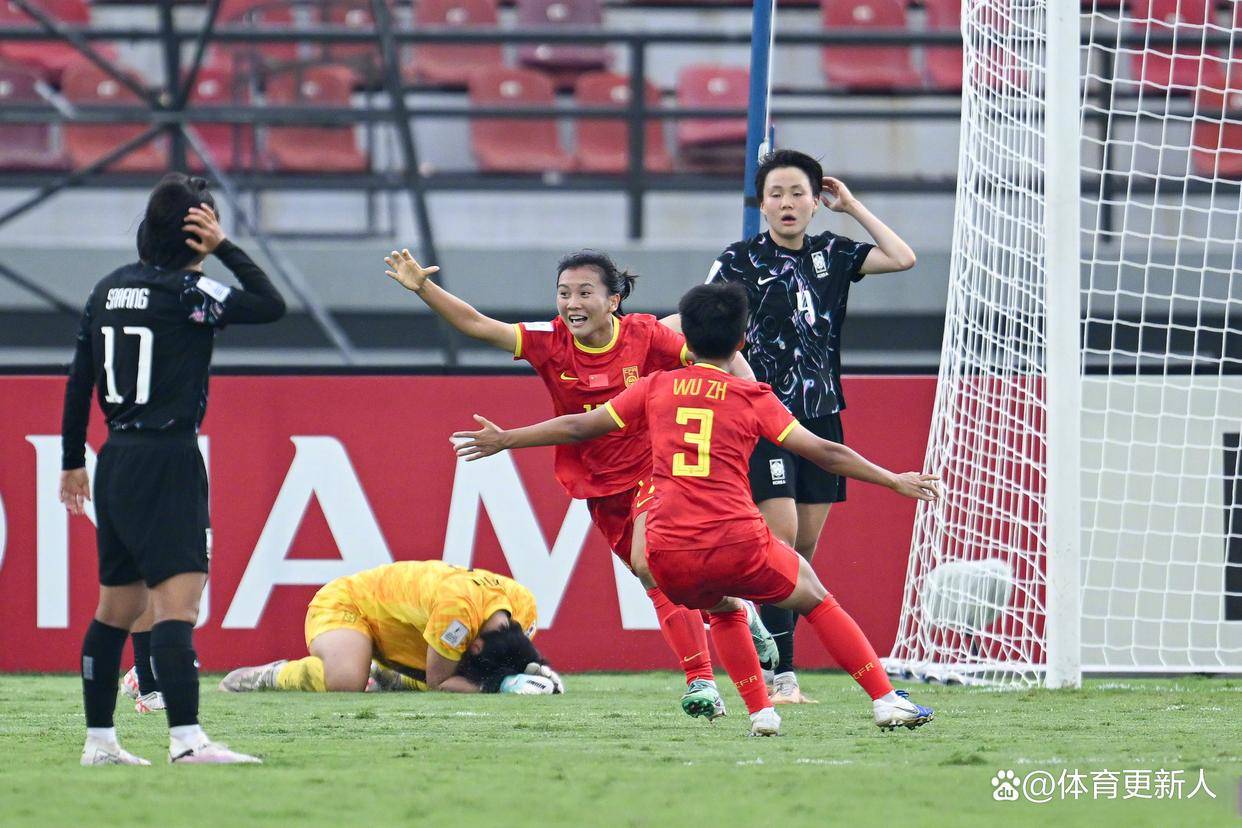 中国女足在比赛中斗志昂扬,战胜对手 中国女足在比赛中斗志昂扬,战胜对手