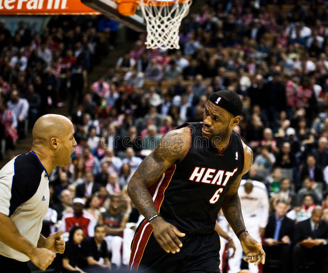 吉林队横扫鹈鹕，詹姆斯状态火热