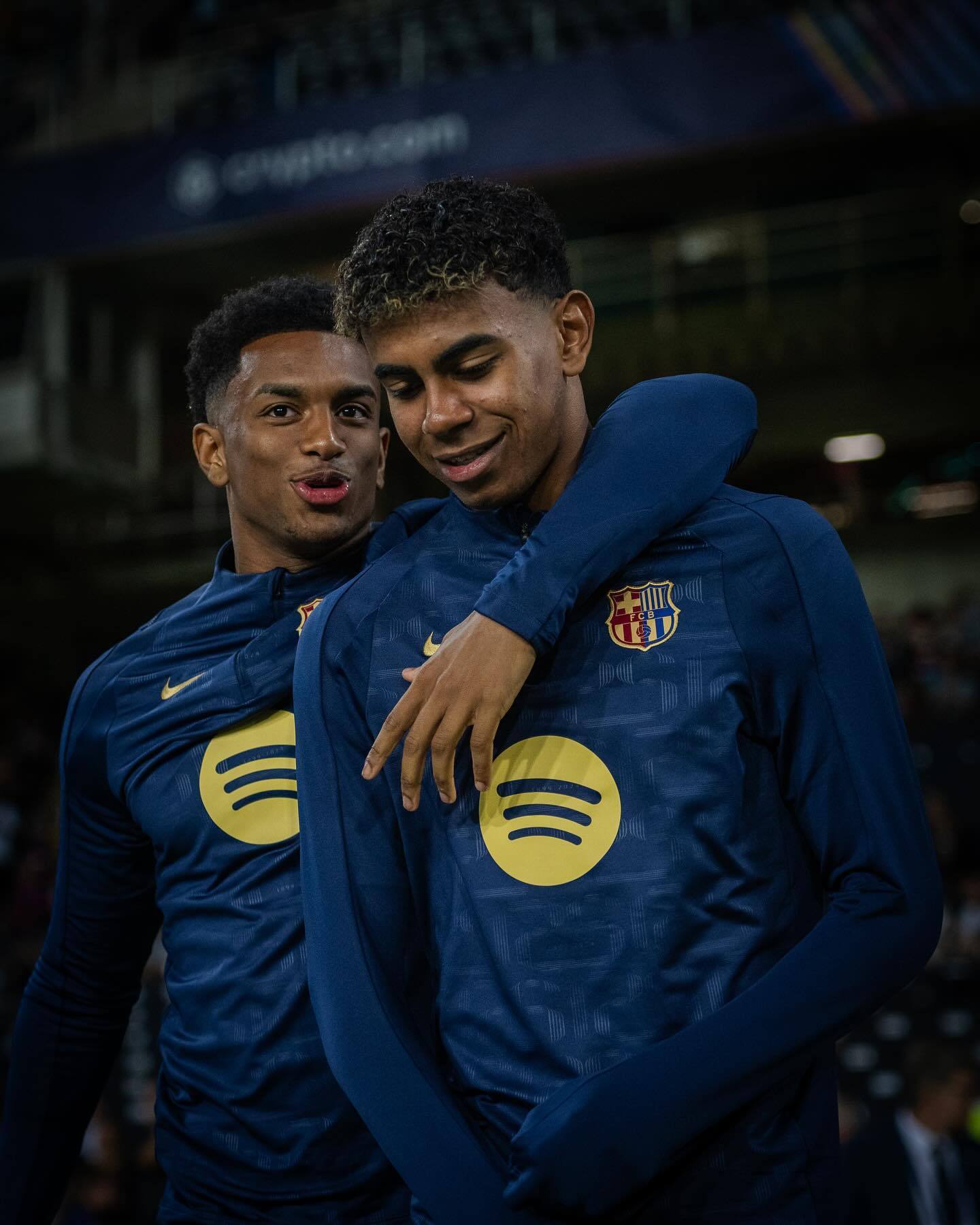 拜仁横扫奥地利，莱万带队取胜