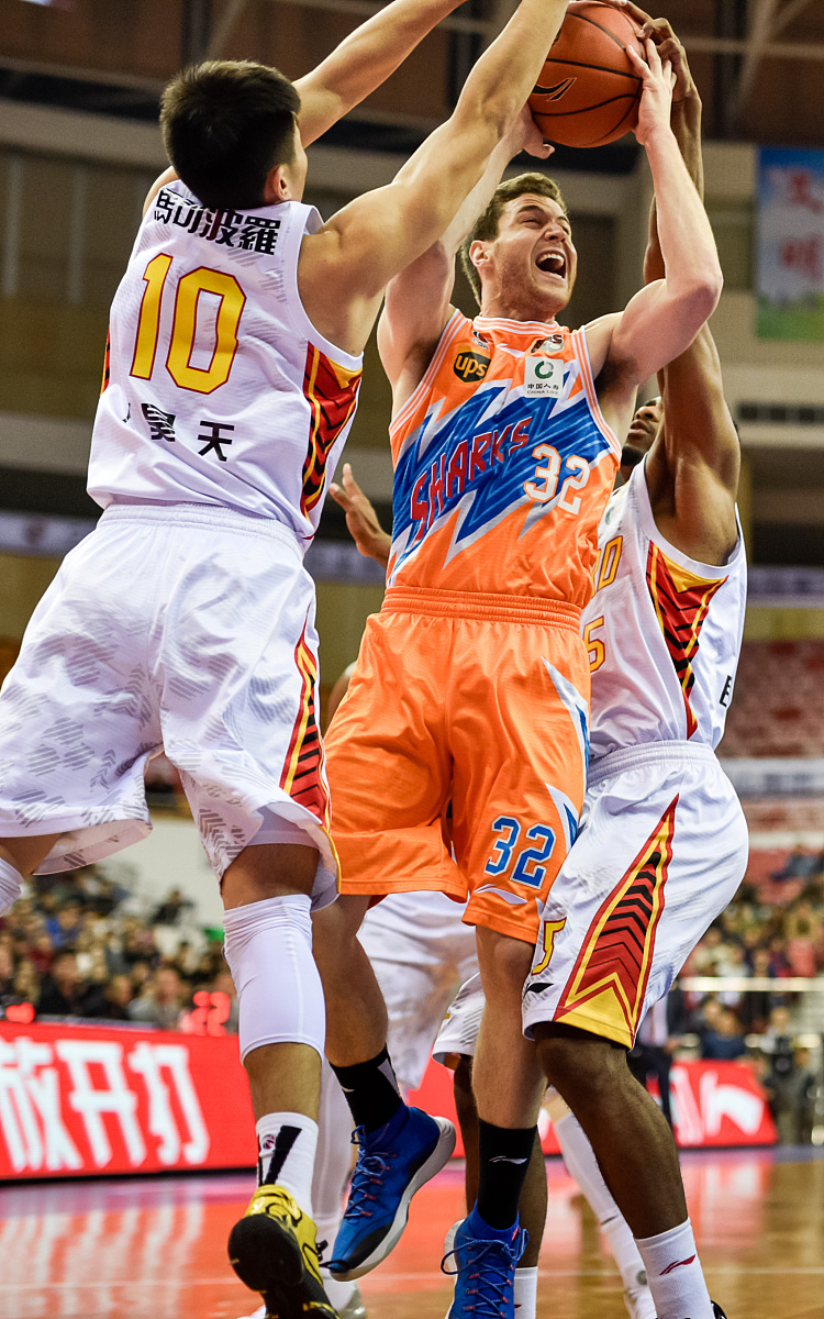 浙江队力克辽宁队，布伦森状态火热