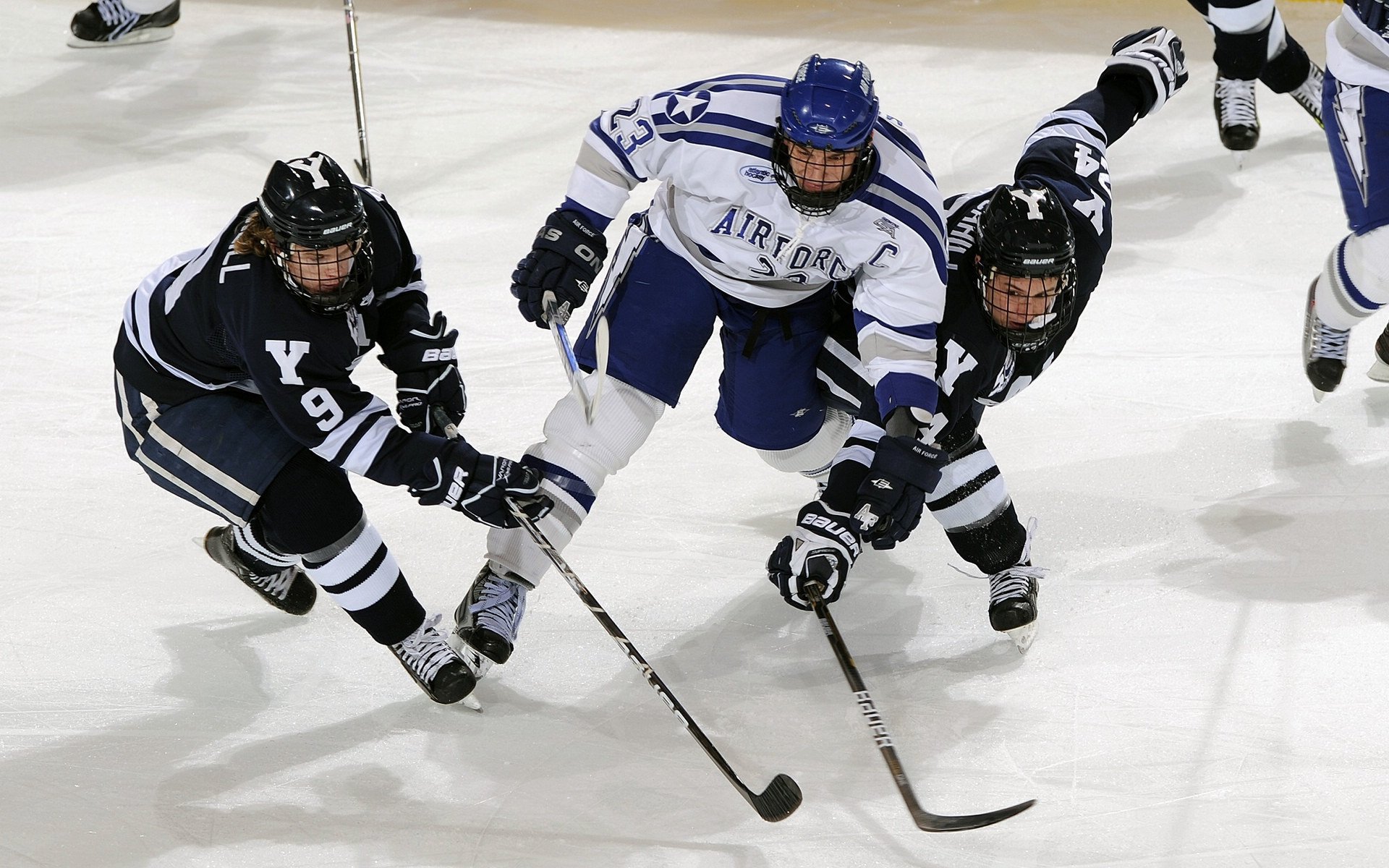 冷门与传奇，泰国队力克韩国队，安赛龙高光表现再定义羽球巅峰